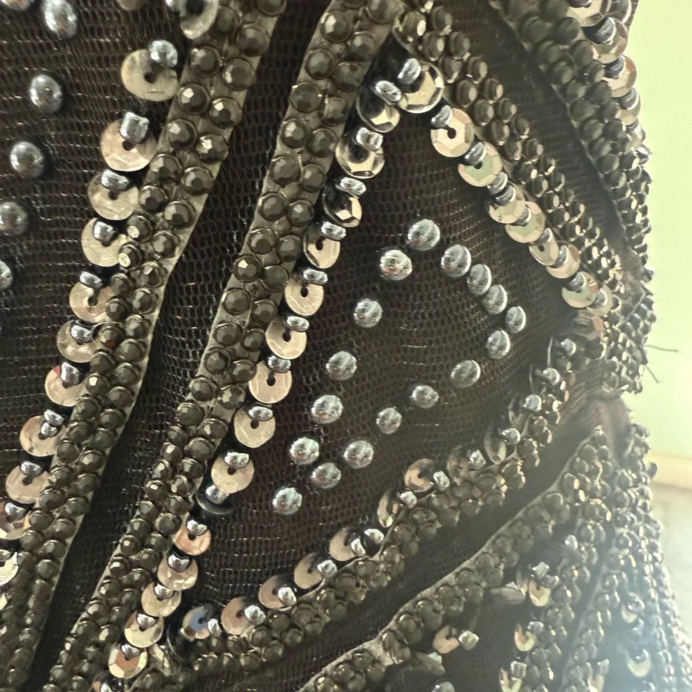 LARA Black Evening  gown  with Elegant Design - Picture 5 of 6